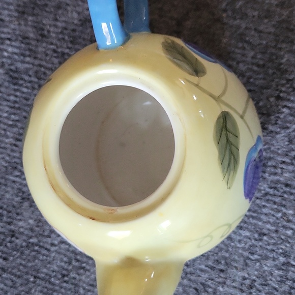 Tea Pot - vintage.   Porcelain hand painted - Picture 4 of 5